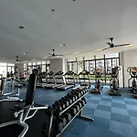 R&F 2 Bedroom 4 Pax High Floor Netflix Wifi