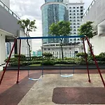 R&F 2 Bedroom 4 Pax High Floor Netflix Wifi