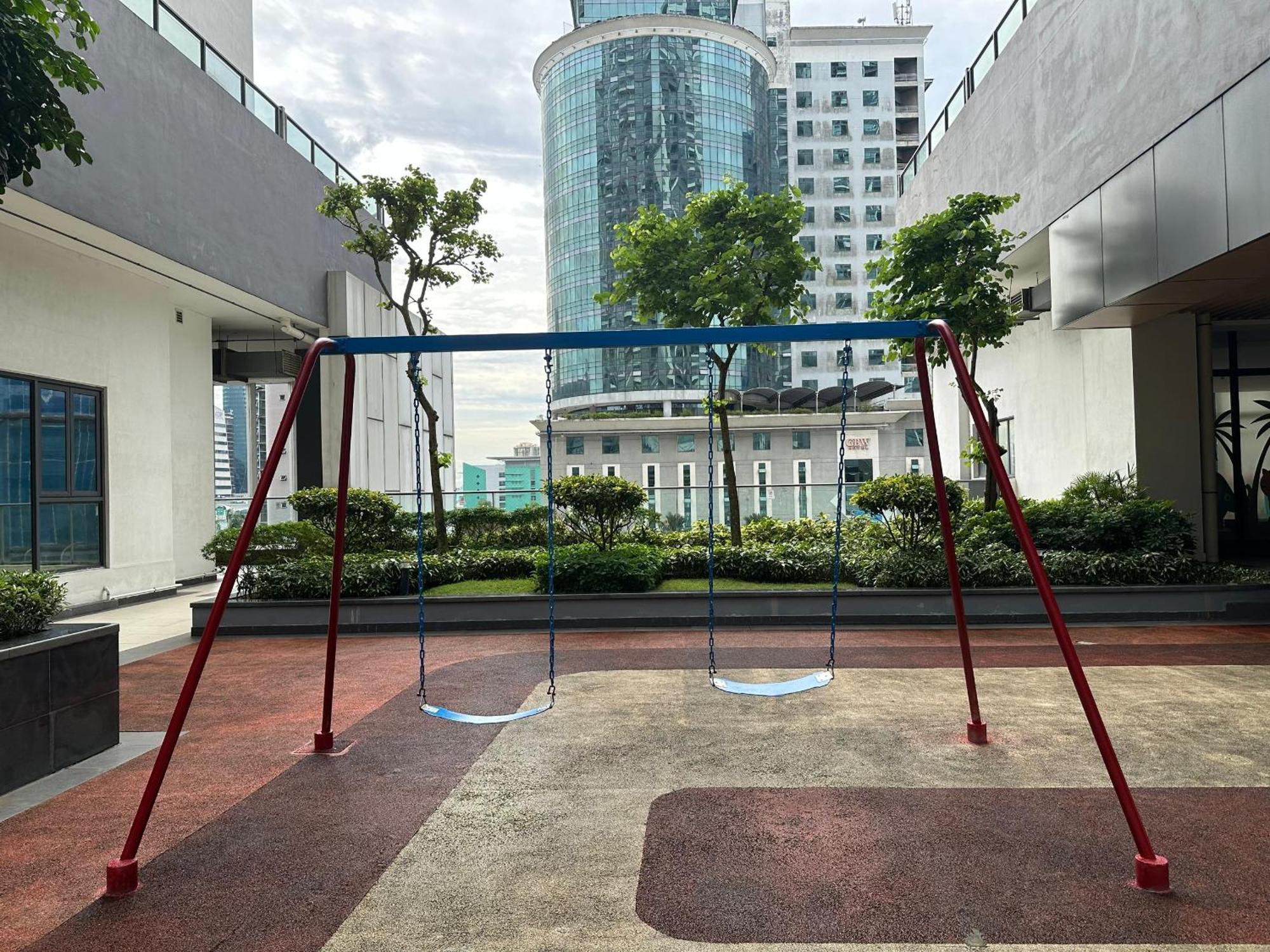 Pangsapuri R&f 2 Bedroom 4 Pax High Floor Netflix Wifi
