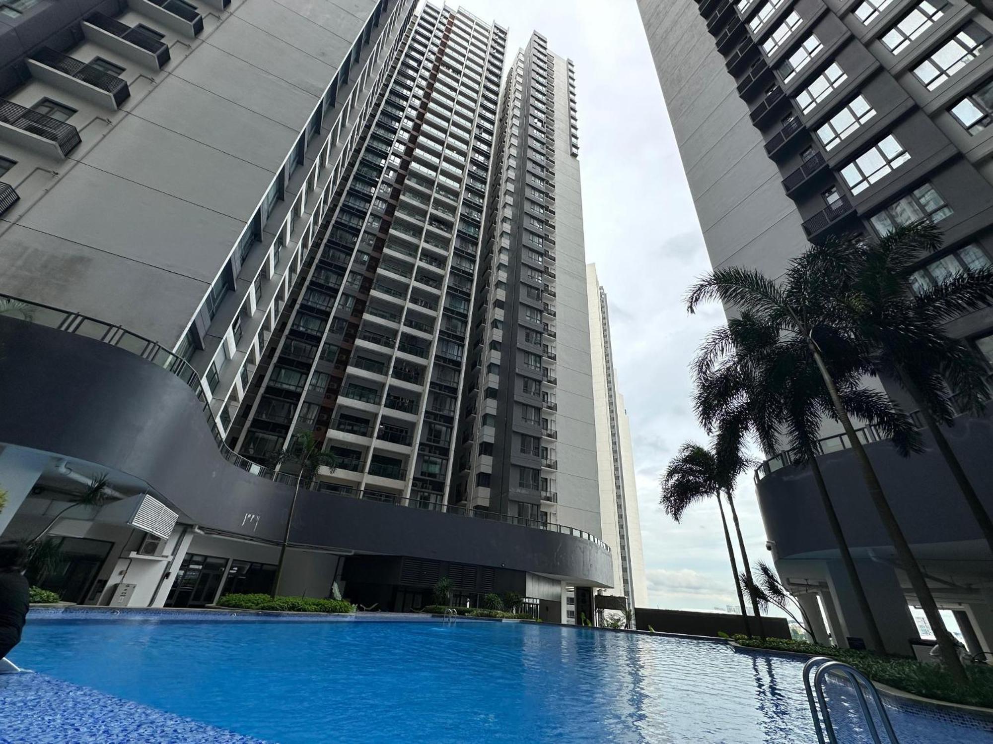 R&f 2 Bedroom 4 Pax High Floor Netflix Wifi * Johor Bahru