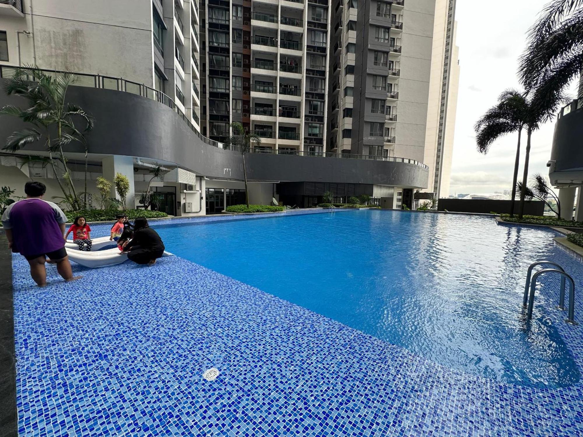 R&f 2 Bedroom 4 Pax High Floor Netflix Wifi Pangsapuri Johor Bahru